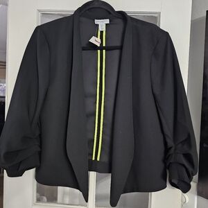 Womens open front black cropped dress jacket! Nwts! Size med!